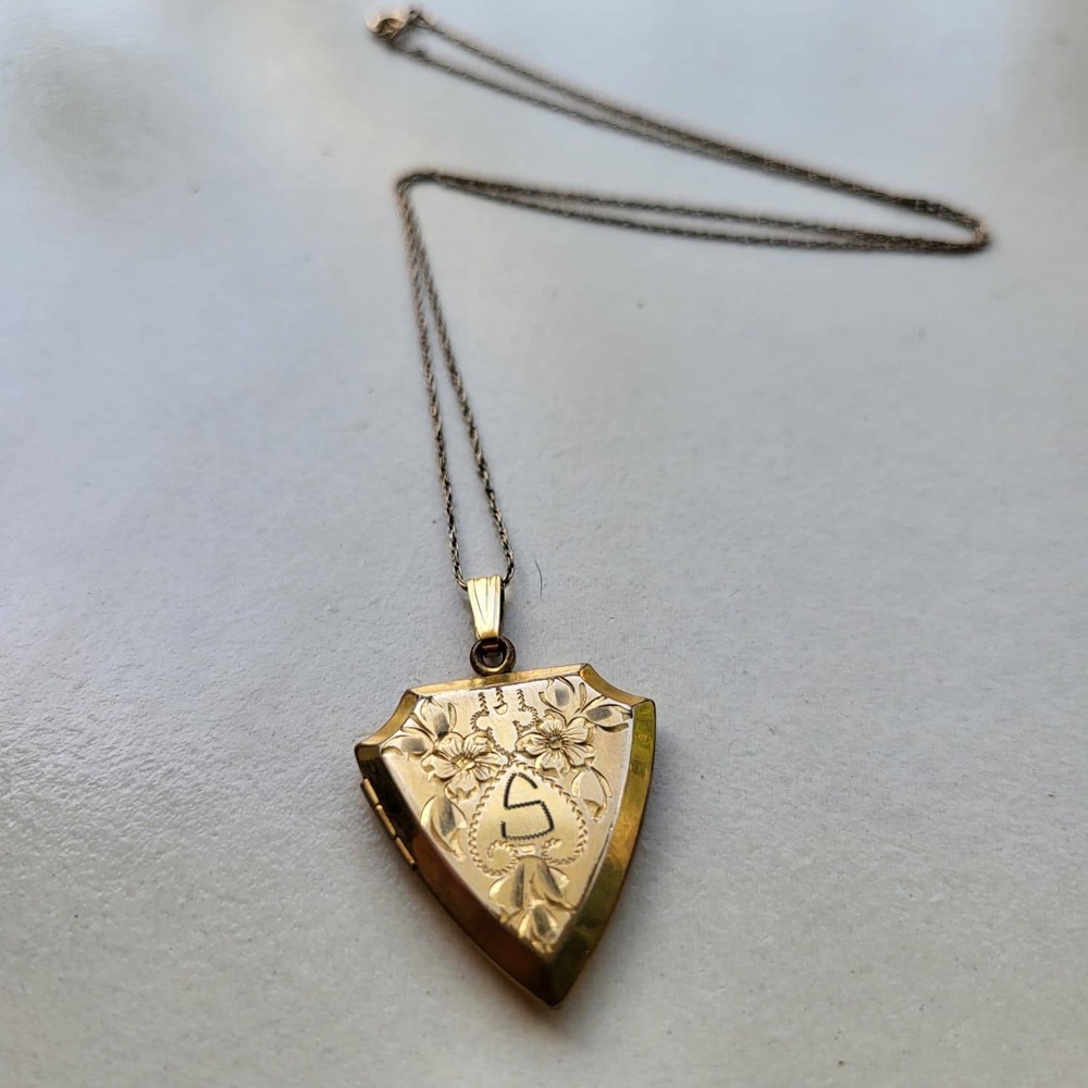 Vintage 12K Gold Filled Shield Locket Necklace Size Gold Floral Monogram